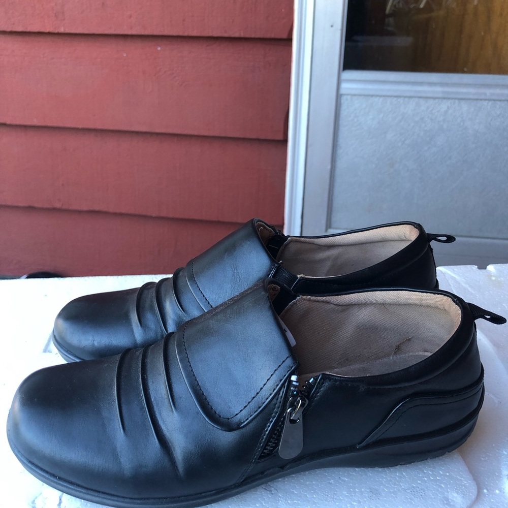 Attie SH200101 Black Leather Slip-On Shoes Size 8.5W